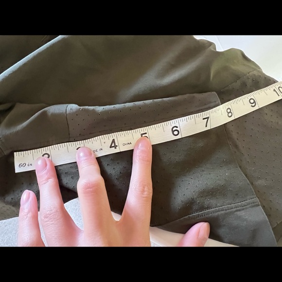 Lululemon Men’s Linerless Running Shorts Size S Olive Green - Picture 6 of 7